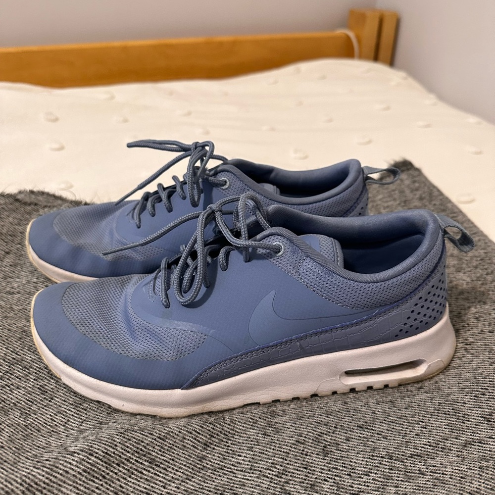 Women’s Nike sneakers